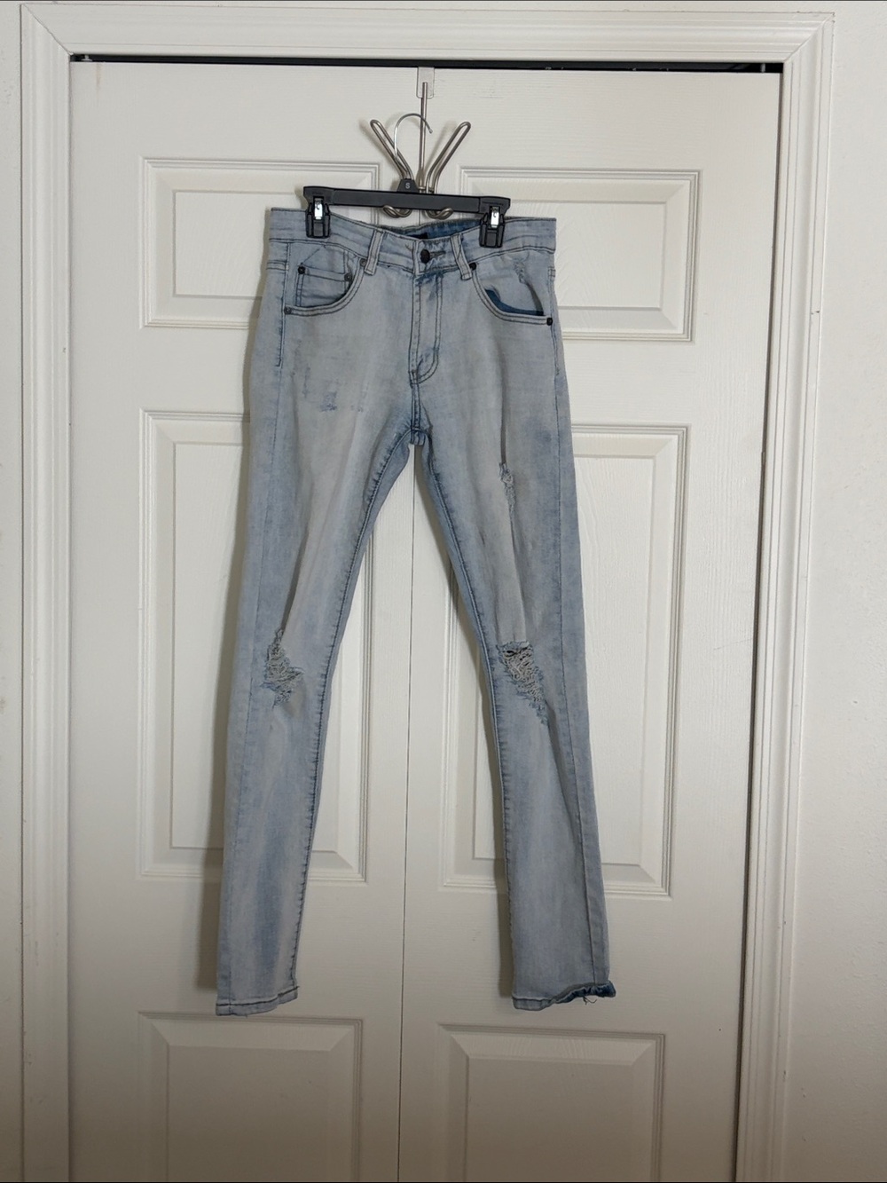 Aeropostale Light Blue Women’s Skinny Jeans with Knee Distress